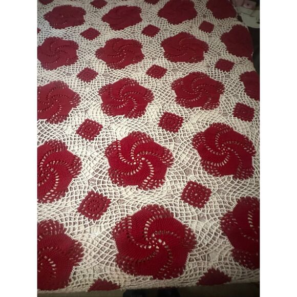 Handmade White Red Crocheted Doily Tassel Fringes Table Cloth 36" x 54" - Picture 1 of 4